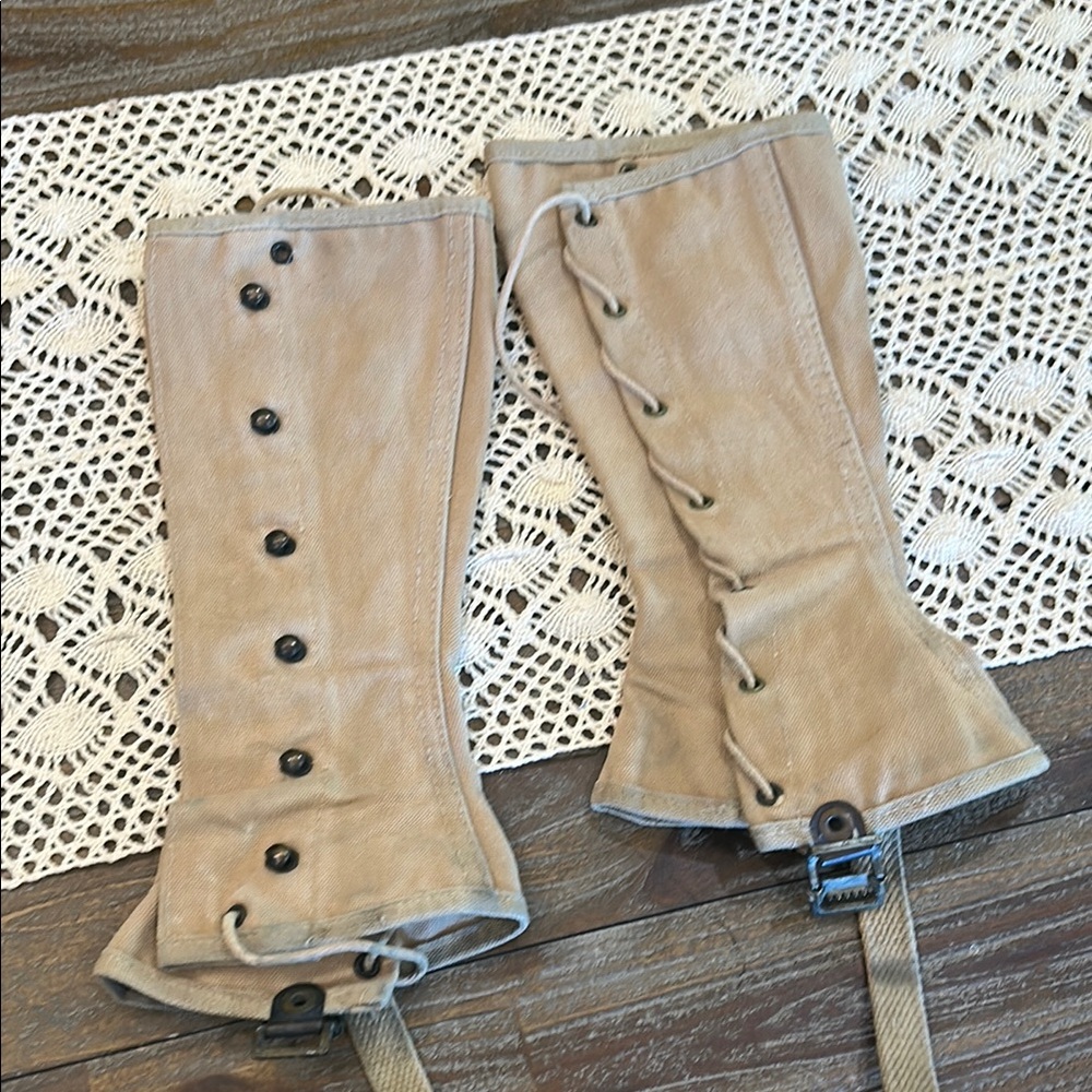 Tan Lace-Up WW2 Ankle Covers?